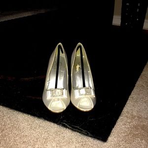 NWT! Chinese Laundry - White Peep toe heels with sparkly bow!✨